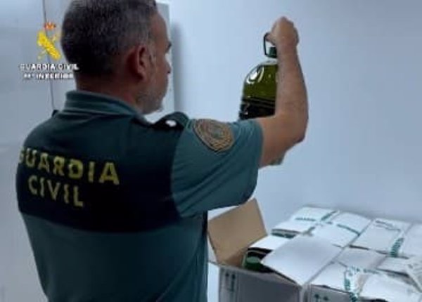 Desmantelada una red con dos detenidos tras el robo de casi 5.000 litros de aceite en una cooperativa
