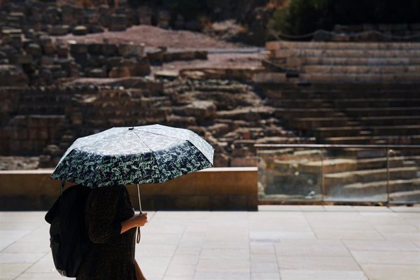 El fin de semana registrará calor de verano, con más de 30ºC en España, y lluvia en norte y este peninsulares