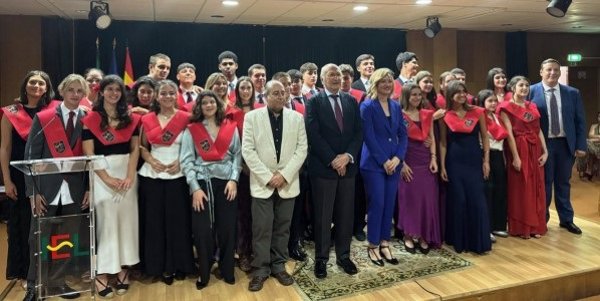 Pilar Alegría pone en valor la capacidad crítica del alumnado en el actual contexto internacional