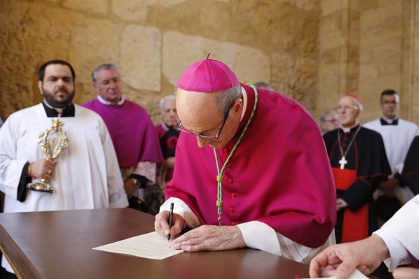 Jesús Fernández ya es obispo de Córdoba y se propone