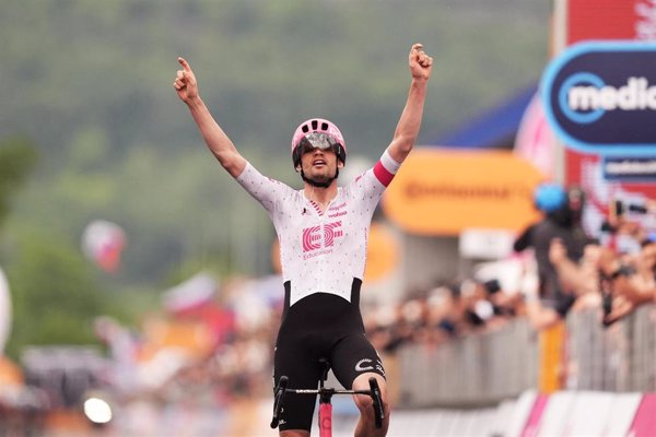 El danés Kasper Asgreen hace buena la fuga para ganar la etapa 14 en el circuito fronterizo de Gorizia