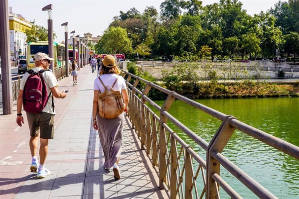 Las temperaturas siguen en subida este domingo por todo el país, con máximas de hasta 35ºC y posibles lluvias en Galicia