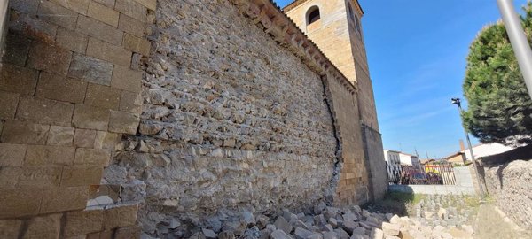 Se derrumba el paño norte de la Iglesia de San Andrés de Avila, 