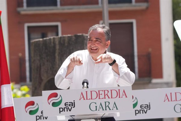 Esteban acusa a PP que querer sacar al PNV del Parlamento Europeo para que no reivindique a Euskadi como 