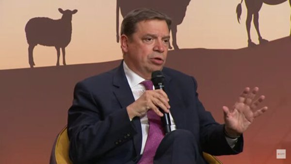 Planas defiende el fortalecimiento de la Organización Mundial de Sanidad Animal y su papel en la salud global
