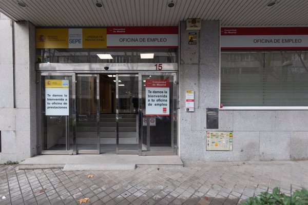 Las ofertas de empleo que piden grados universitarios bajan hasta el 21,4% en 2024, 6 puntos menos que en 2023
