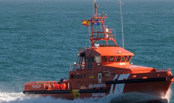 Un total de 14 migrantes son interceptados tras llegar este lunes en patera a Formentera