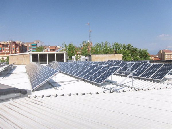 Apenas un 15% del autoconsumo fotovoltaico en España cuenta con baterías solares para cortes de suministro