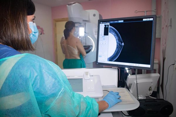 Desarrollan copias virtuales de mujeres con cáncer mediante IA para avanzar en la medicina de precisión