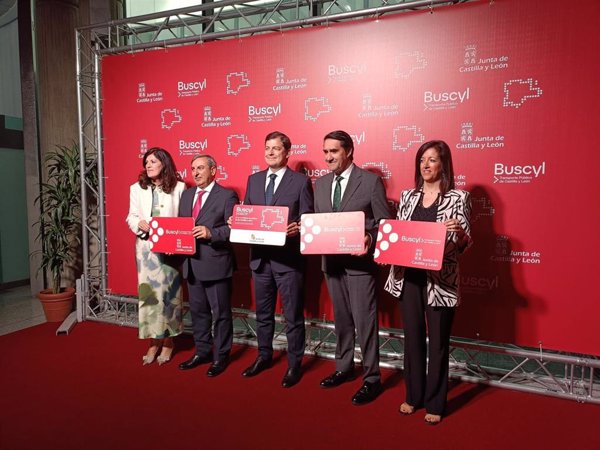Junta inicia la implantación de la tarjeta única de transportes que supondrá 15 millones de viajes gratis al año