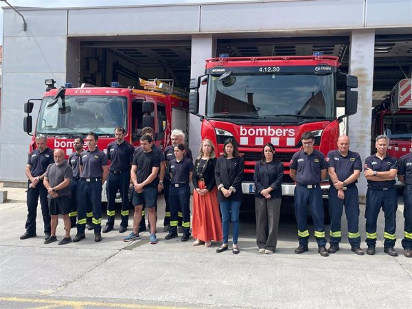 Minuto de silencio de Seguridad, Mossos y Bomberos por el bombero muerto en Santa Susanna (Barcelona)