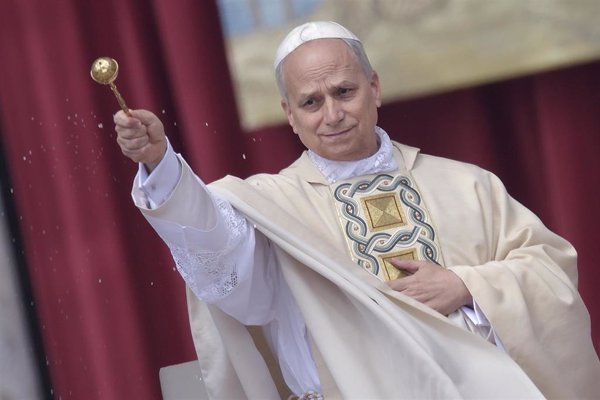 El Papa nombra a Sarah su delegado para celebraciones eclesiásticas en Francia y a Tagle, titular de Albano
