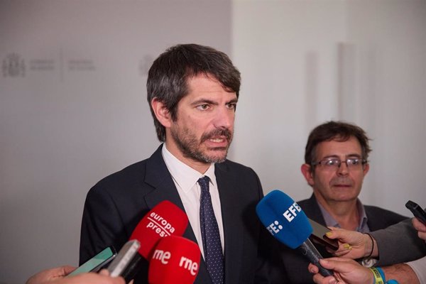 Sumar critica la actitud del PP y confía en que Bruselas reconozca la oficialidad del gallego, el euskera y el catalán