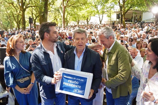 El PP gallego roza los 8.400 avales para Feijóo, casi 3.000 más que en 2022