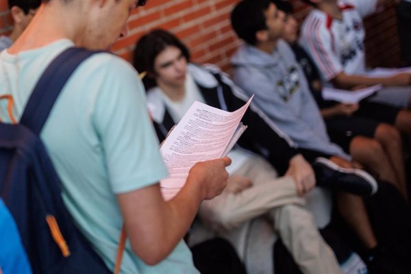 Estudiantes con la nota máxima en Selectividad dan las claves para hacer una buena prueba: