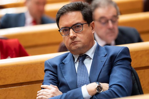 Óscar López advierte de que el novio de Ayuso habría 
