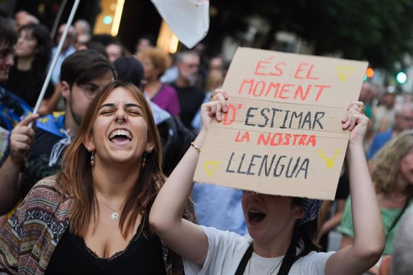 Escola facilita un modelo de recurso a las familias para exigir 