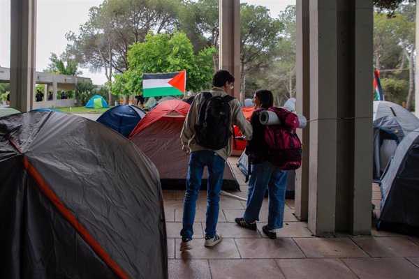 Estudiantes acampados en la Autonóma de Barcelona piden no usar la reputación de la universidad en 