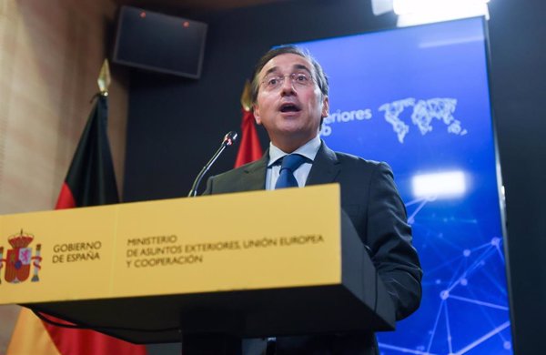 Albares asegura que 20 países no rechazan la oficialidad del catalán y no ve razones jurídicas que justifiquen un veto
