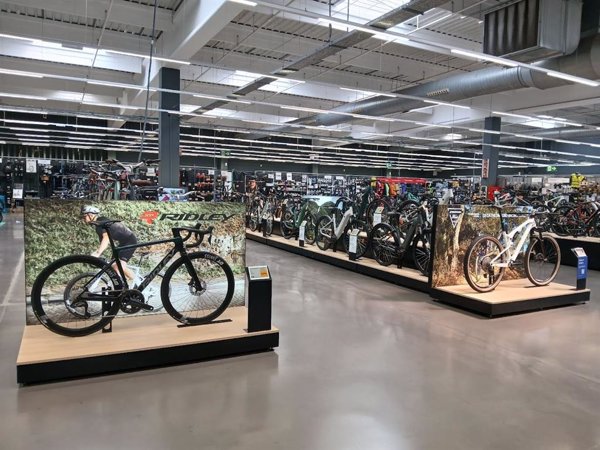 Decathlon inaugura las '22 Pro shop' de ciclismo en España