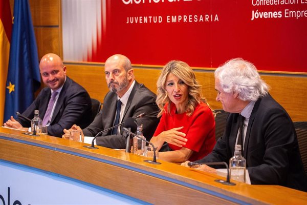 Díaz, convencida de que volverán las ayudas a empresas en el trámite parlamentario de la reducción de jornada
