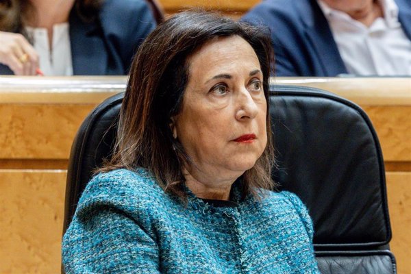 Robles reivindica el plan de defensa ante las críticas del PP por no someterlo a votación: 