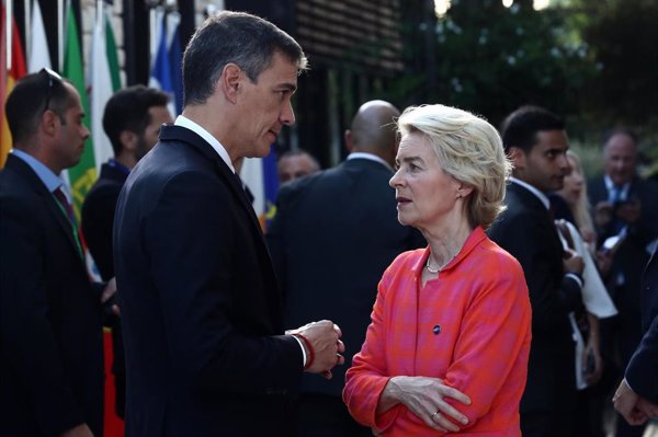Bruselas no ve motivos para que el Gobierno bloquee la OPA de BBVA y vigila que su decisión se ajuste a la ley