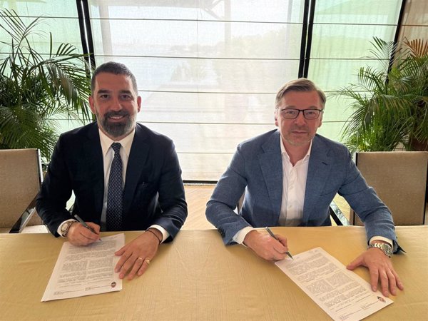 El turco Arda Turan dirigirá al Shakhtar Donetsk