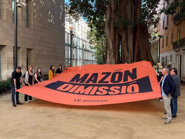 Compromís carga contra 