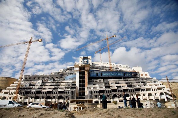 La empresa Azata rechaza la petición de la Junta al TSJA de fijar plazo para revisar la licencia de Algarrobico