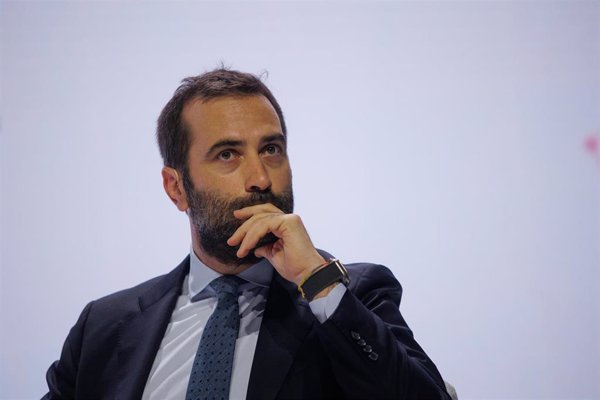 España pierde dinamismo económico por la tensión comercial, la deuda y los riesgos fiscales, según Funcas