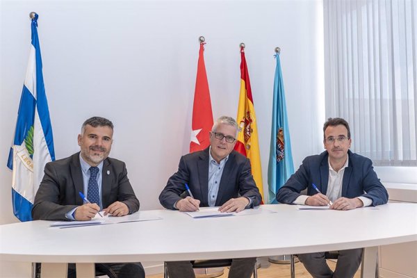 El CD Leganés y el Ayuntamiento de la ciudad formalizan la concesión por 50 años de Butarque
