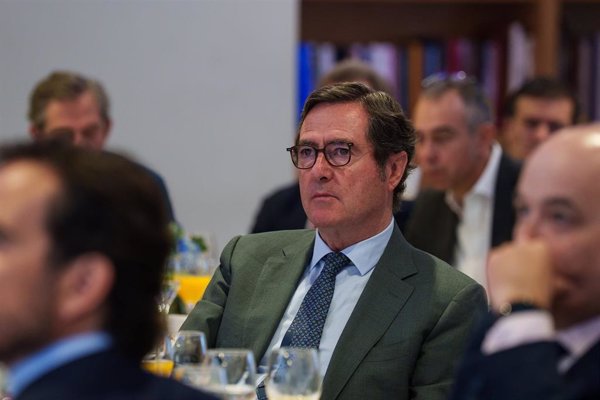 Garamendi (CEOE), sobre la rebaja de jornada, avisa: las pequeñas empresas quiebran