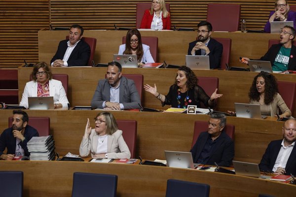 La izquierda exige apartar a Mazón a pesar de tener presupuestos y el PP ve