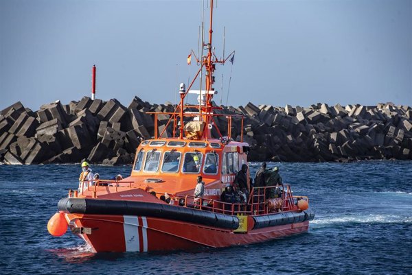 Aumentan a siete las mujeres fallecidas en El Hierro, tres de ellas menores, y se busca a un bebé desaparecido