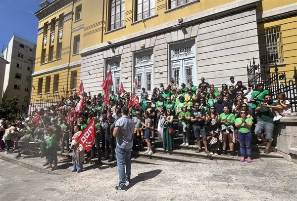 Educación cifra en un 32% el seguimiento de la huelga docente en Cantabria y la Junta lo eleva al 52%