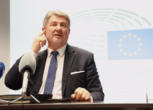 La delegación de eurodiputados dice que tratará de atender las demandas policiales tras visitar Cádiz y Sevilla