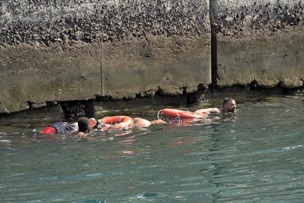 El cayuco volcado en El Hierro partió de Guinea Conakry hace 10 días con más de 150 personas y unos 20 menores