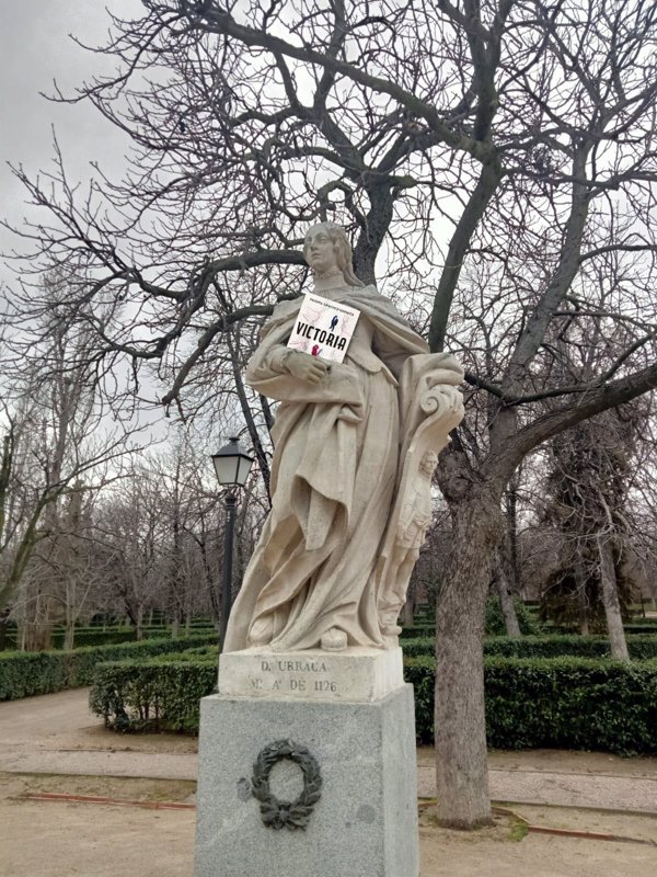 Las estatuas del Paseo de los Reyes del parque del Retiro 'leerán' este viernes en la Feria del Libro