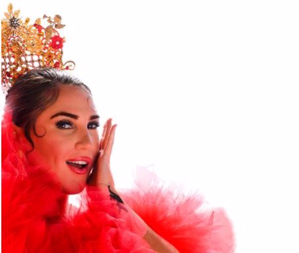 Laura Gallego presenta su nuevo espectáculo 'La Última Folclórica' como un musical que