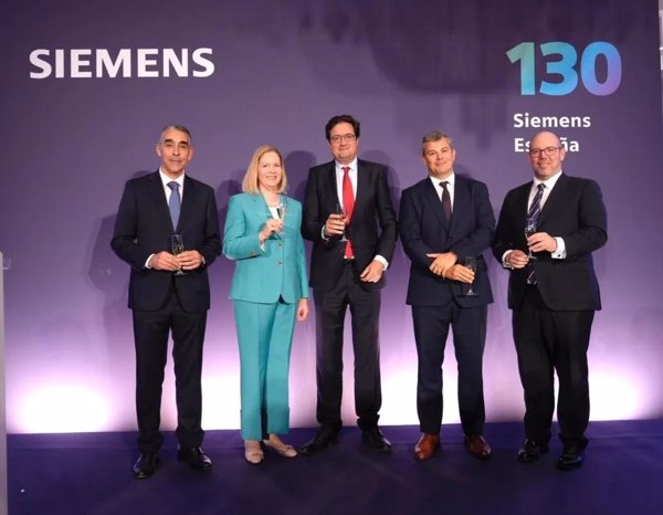 Óscar López elogia la contribución de Siemens, que cumple 130 años en España, al avance del país