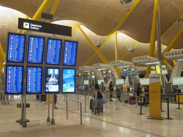 Las aerolíneas programan 12,2 millones de asientos en España para junio, un 4,7% más