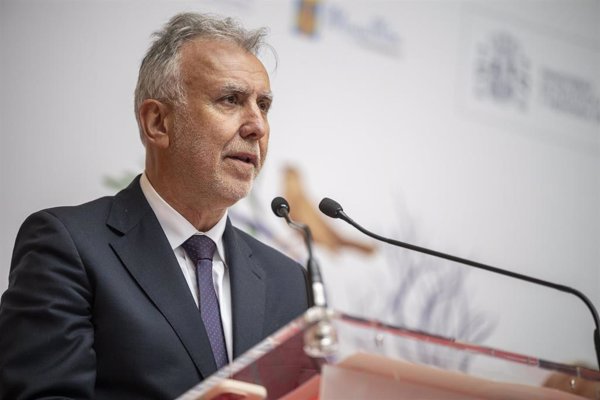 El ministro Torres emplaza a Leire Díez a 