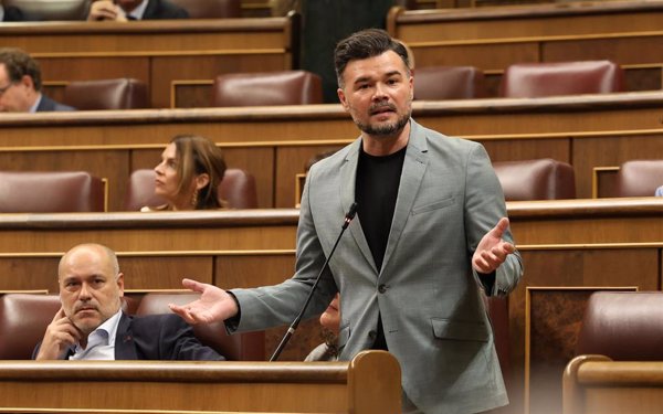 Rufián afea a Feijóo que pida ayuda a partidos que Vox ilegalizaría y que 