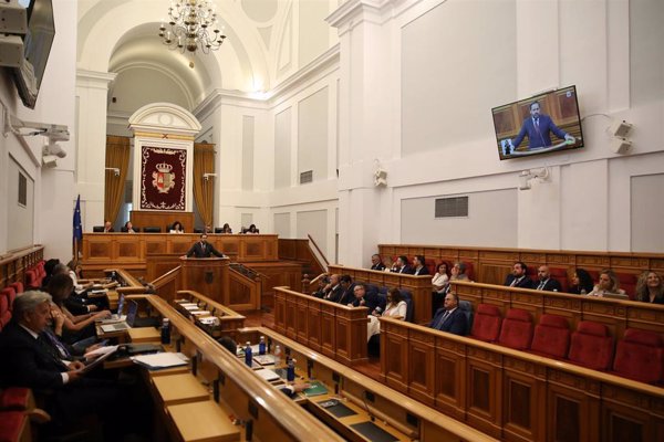 PSOE y PP aprueban una nueva reforma del Estatuto de Autonomía de C-LM 43 años después del alumbramiento del texto