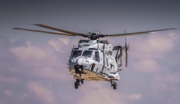 La Armada recibe los dos primeros helicópteros NH90 mejorados para el transporte táctico de anfibio
