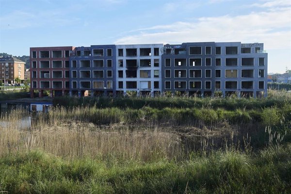 Los okupas en Cantabria podrán ser desalojados por la Policía Local y no podrán optar a ayudas de vivienda