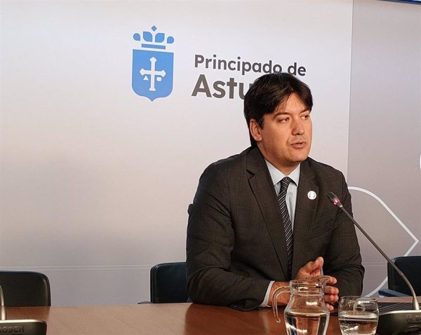Asturias celebra que Indra convierta el 'tallerón' de Duro Felguera en una fábrica de vehículos militares