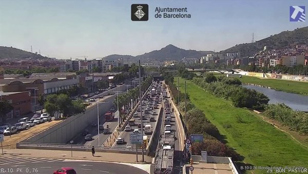 Retenciones de 14 kilómetros en la Ronda Litoral de Barcelona en sentido Besòs por un accidente