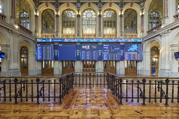 El Ibex 35 sube un 0,1% al cierre, pero se atasca en los 14.100, a pesar del varapalo a los aranceles de EEUU